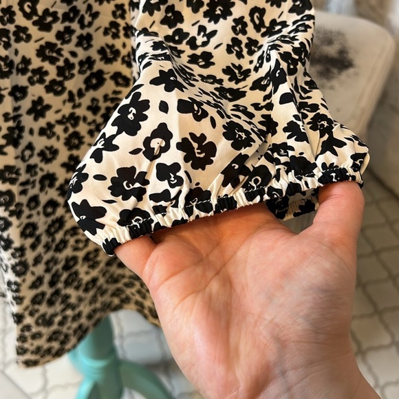 Hayden | Black&White Floral Button Up Blouse - Picture 6 of 9